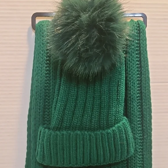 Green Knit Winter Accessory Set - Picture 2 of 5